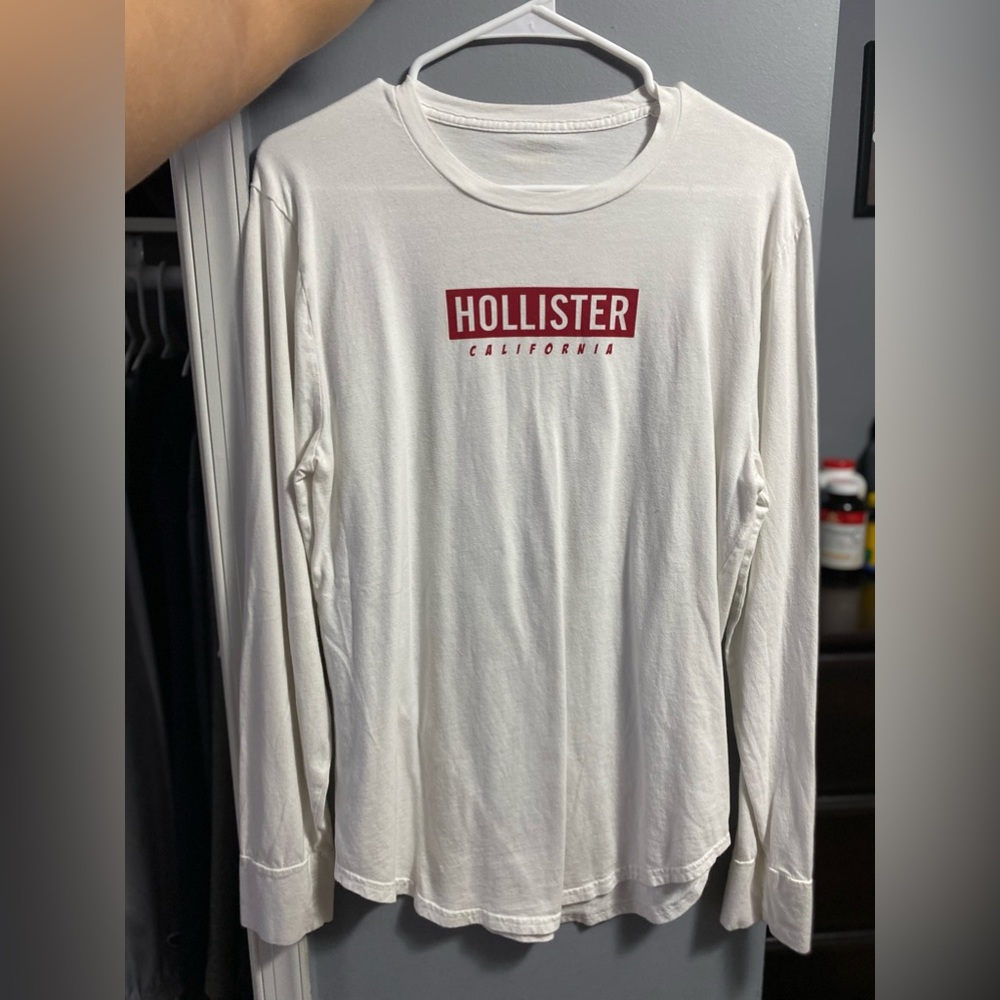 Men’s LongSleeve Hollister Tee